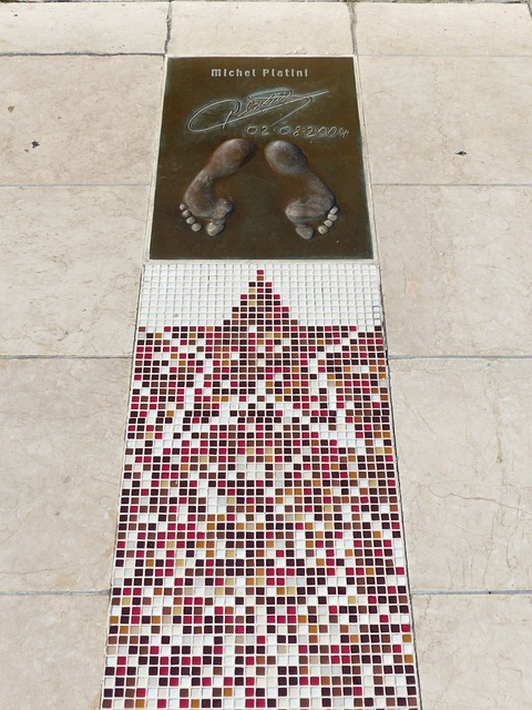 均是通过严 均是通过严